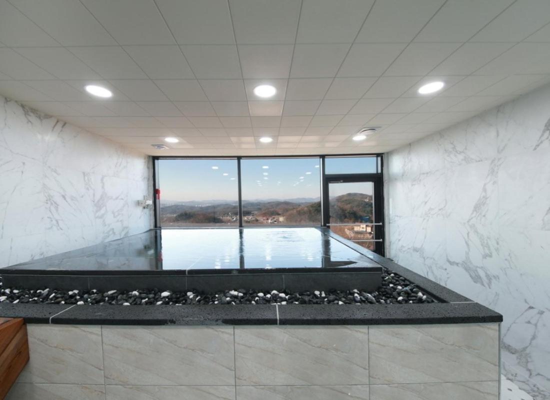 Wj Hotel Pool House Wonju Ngoại thất bức ảnh