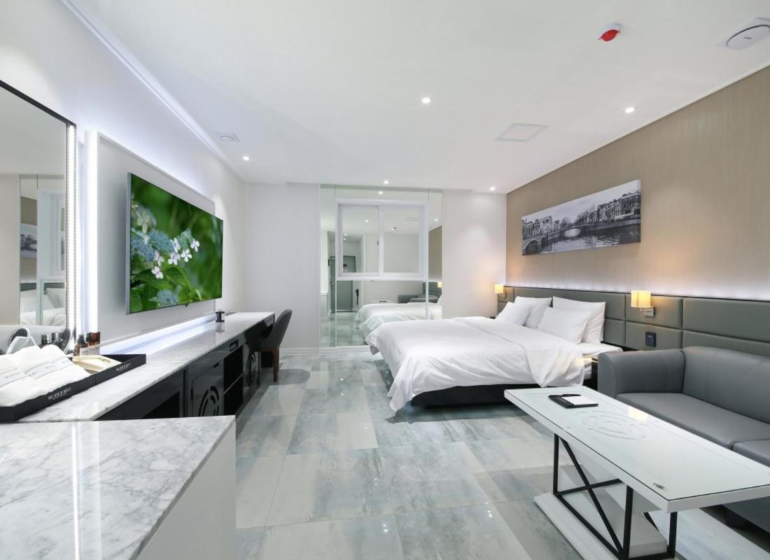 Wj Hotel Pool House Wonju Ngoại thất bức ảnh