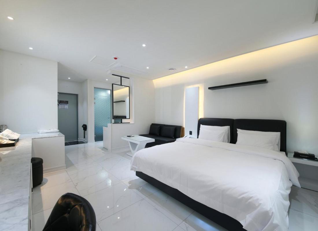 Wj Hotel Pool House Wonju Ngoại thất bức ảnh