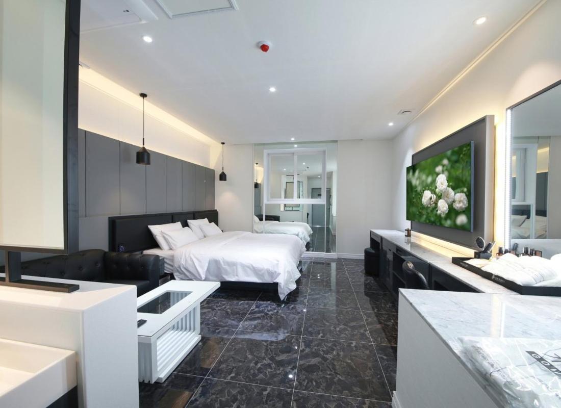 Wj Hotel Pool House Wonju Ngoại thất bức ảnh