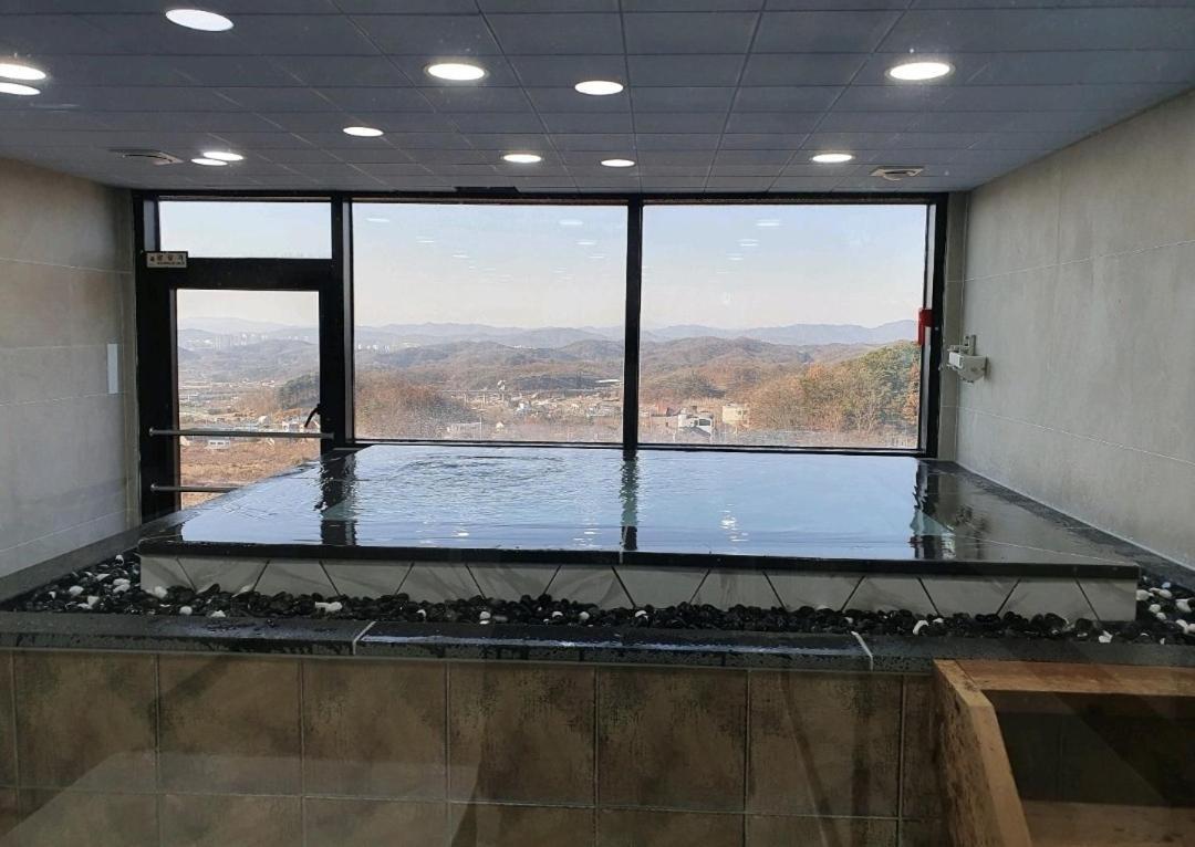 Wj Hotel Pool House Wonju Ngoại thất bức ảnh